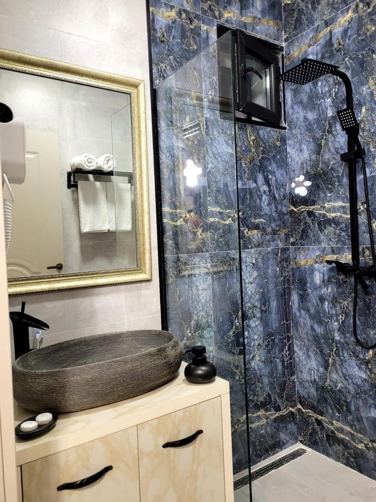 River Boutique Hotel 巴统 外观 照片